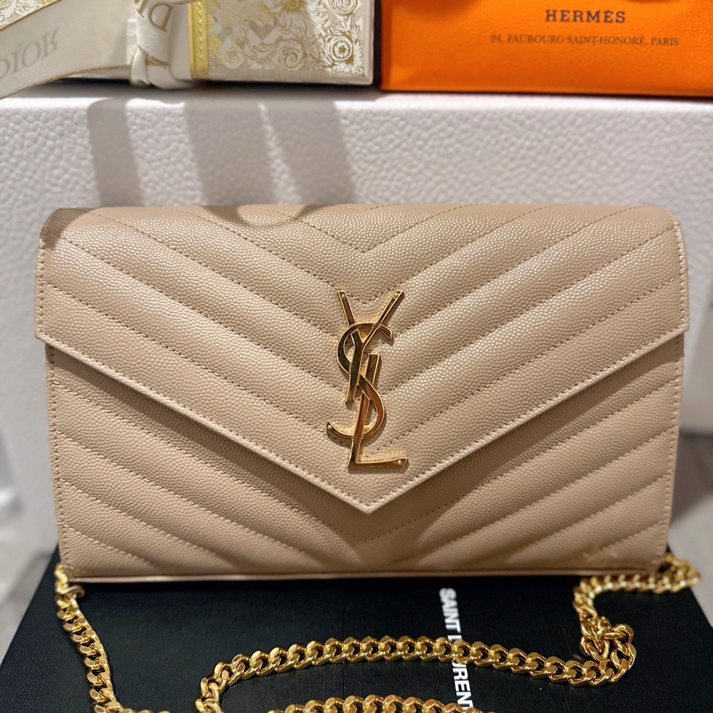 YSL bag
Like New 99,99%
No crash, no dirty
Fullbox
